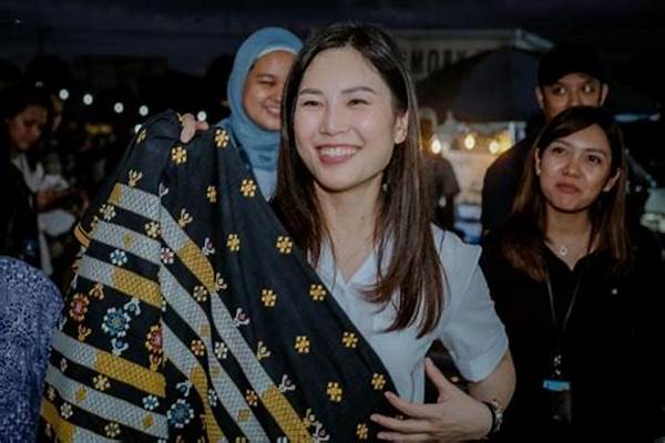 Megawati Beli Kain Tenun Dan Mutiara Di Bulfest — Gaya Nasional & Lokal Bertemu