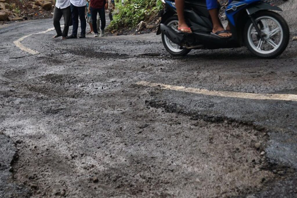 jalan rusak