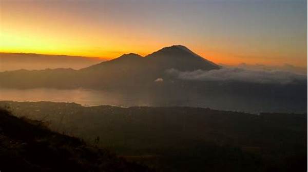 Foto Udara! Keindahan Gunung Sanghyang Buleleng Pasca Operasi Sar Dramatis