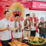 Event Besar! Gubernur Koster Buka Bazar Kuliner Khas Bali Di Dekranasda Fashion Week 2025!