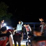 Foto! Tim Sigap Polres Buleleng Amankan Pria Mabuk Yang Ancam Sekeluarga Pakai Sajam