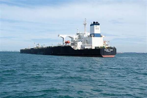 Ksop Minta Stop! Evakuasi Endapan Minyak Kapal Tanker Miring Di Perairan Celukan Bawang Buleleng Dihentikan!