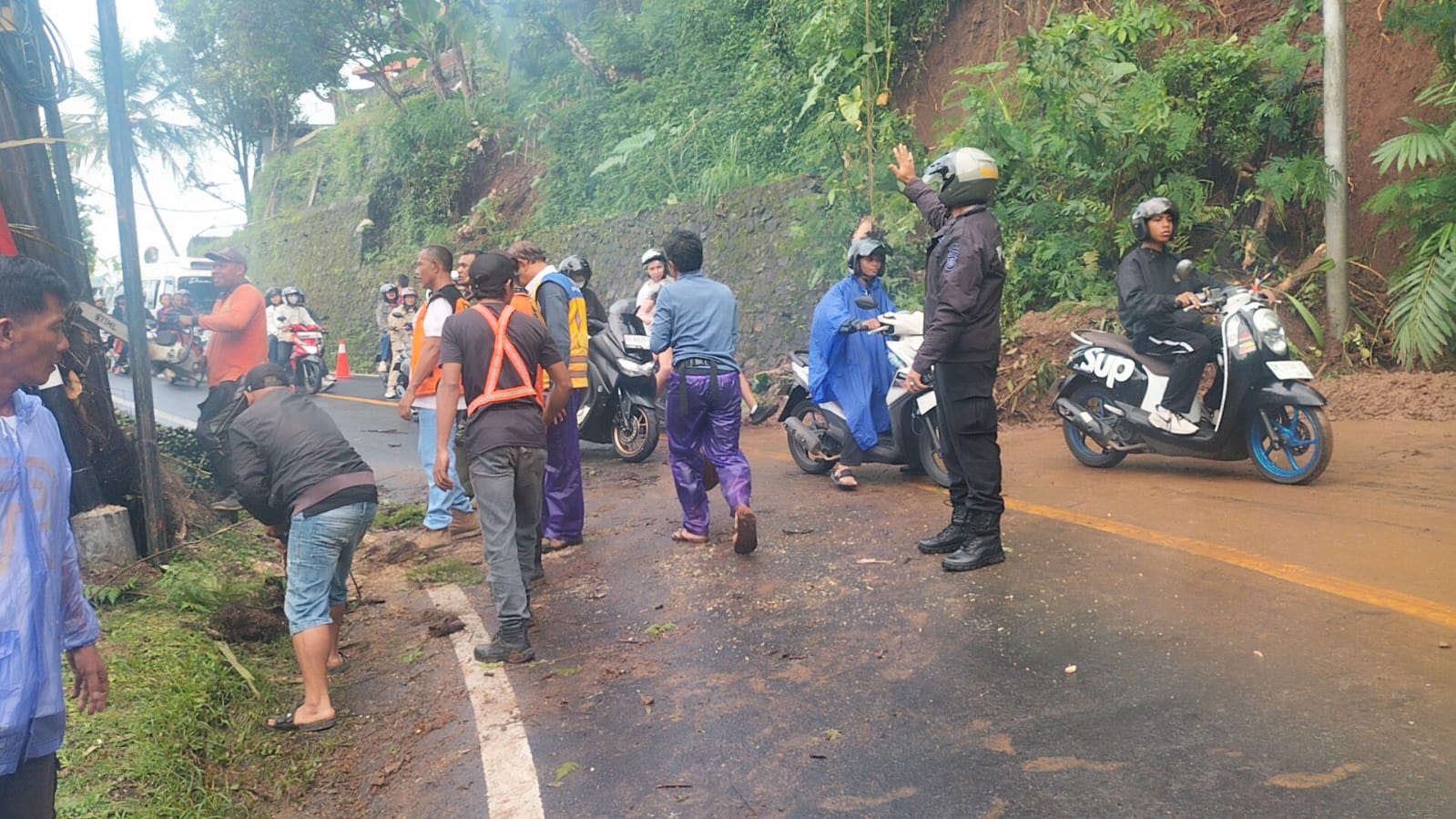 Longsor di Desa Gitgit